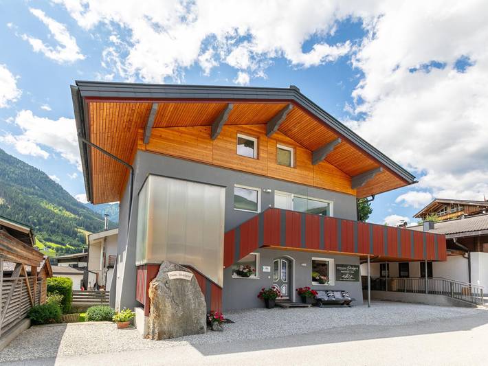 Ferienwohnung für 6 Personen, mit Terrasse und Sauna in Neukirchen am Großvenediger