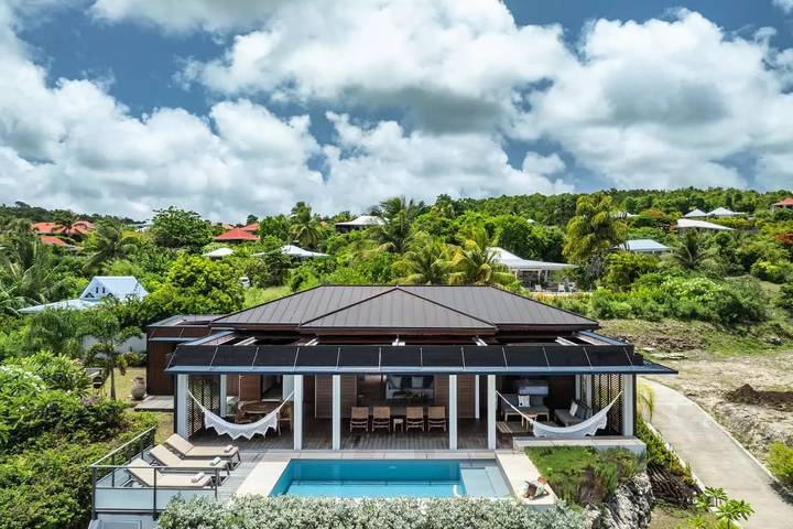 Location de vacances pour 4 personnes, avec jardin ainsi que vue et piscine à Grand-Bourg - 2