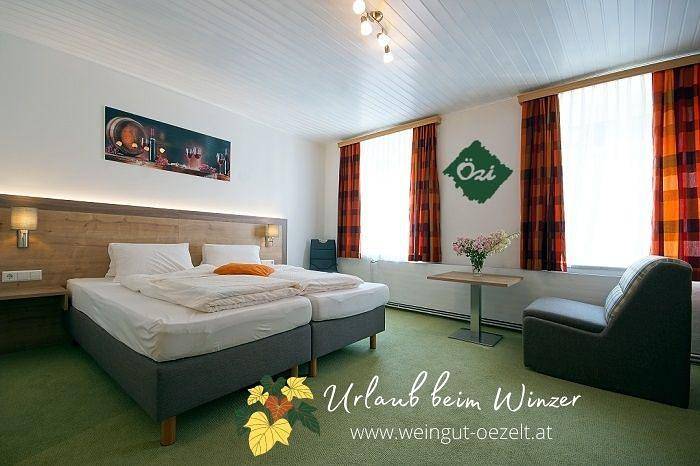 Weingut Özelt - Doppelzimmer in Spitz an der Donau, Bezirk Krems an der Donau-Land