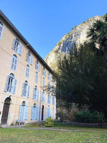 Gîte pour 4 personnes, avec vue et jardin à Ussat