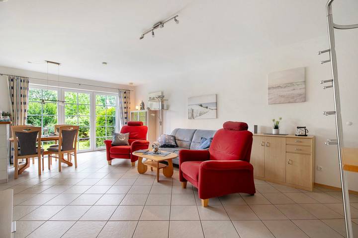 Ganze Wohnung, Ferienwohnung 'Haus Schwalbennest' mit Privatterrasse, Gemeinschaftsgarten und Wlan in Nordstrand (Gemeinde), Nordstrand
