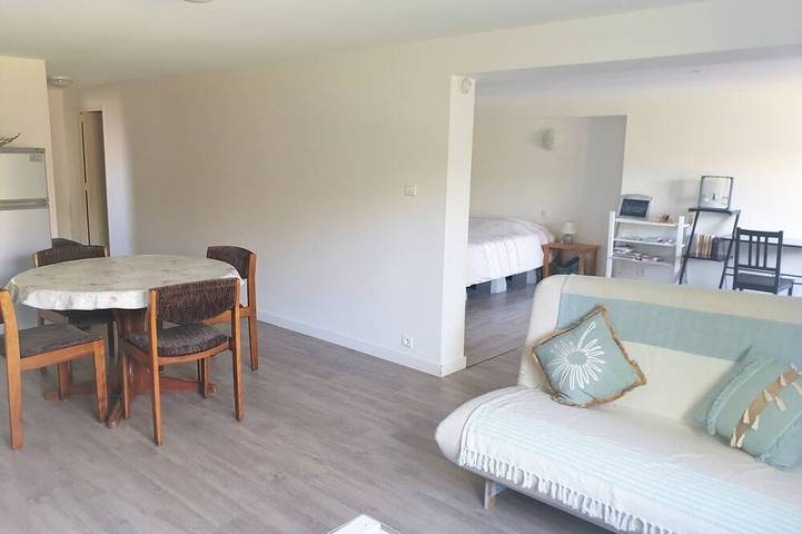 Gîte pour 4 personnes, avec terrasse et jardin à Baziège