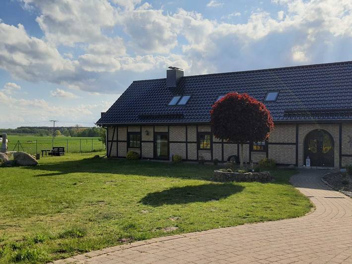 Ferienwohnung für 4 Personen, mit Balkon und Garten sowie Seeblick und Ausblick in Mellenthin - 2