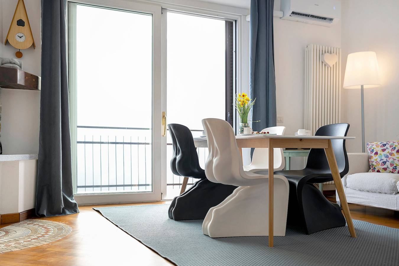 La Gabbianella: Terrasse mit Seeblick – Design-Interieur – Privatparkplatz – Argegno in Argegno, Gemeinde Argegno