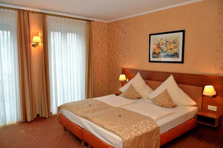Hotel für 3 Personen, mit Terrasse und Garten in Mehring - 2