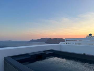 Chambre d’hôte pour 3 personnes, avec jardin et jacuzzi à Oia
