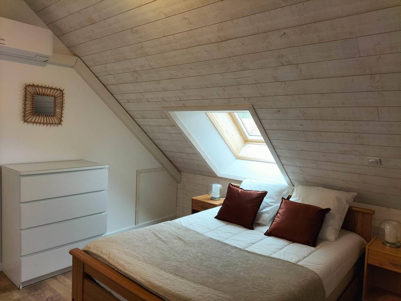 Gîte en nature, terrasse, climatisation, pour 6 personnes in Région de Vichy