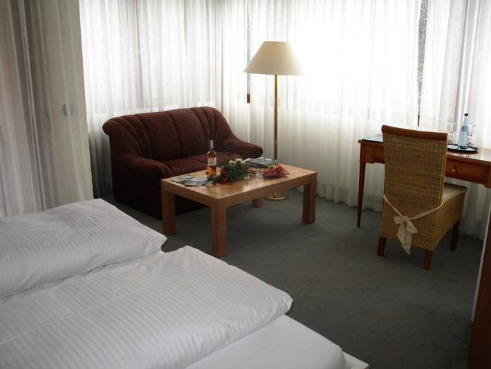 Hotel, mit Terrasse und Garten sowie Pool und Ausblick in Rems-Murr-Kreis - 4