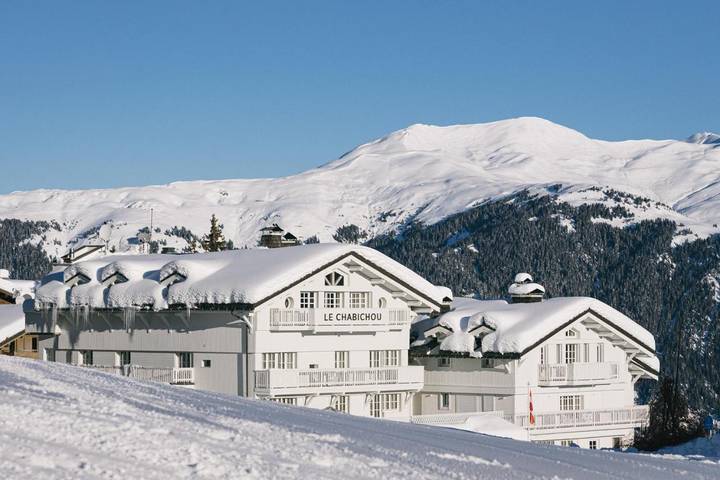 Hôtel pour 3 personnes, avec Jacuzzi et Terrasse ainsi que Jardin et Piscine