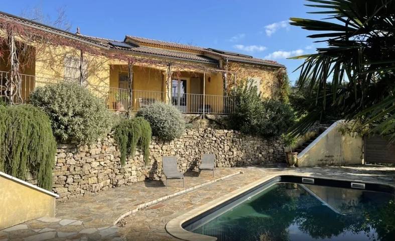 Villa pour 8 personnes, avec terrasse ainsi que jardin et piscine dans Massif central - 2