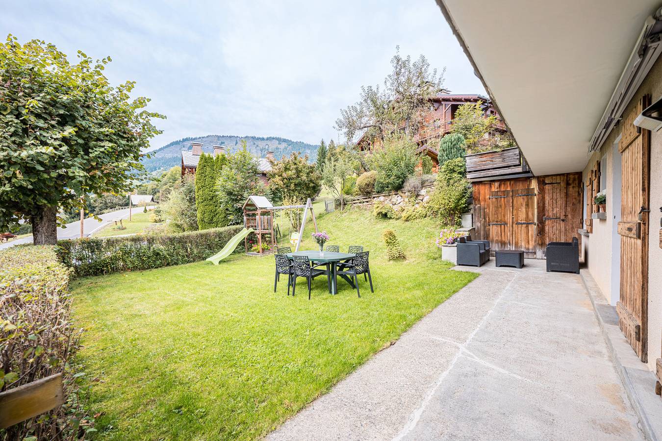 Apartamento entero, Apartamento 'Montcharvin' con vistas a la montaña, terraza privada y Wi-Fi in Praz-sur-Arly, Pays du Mont-Blanc