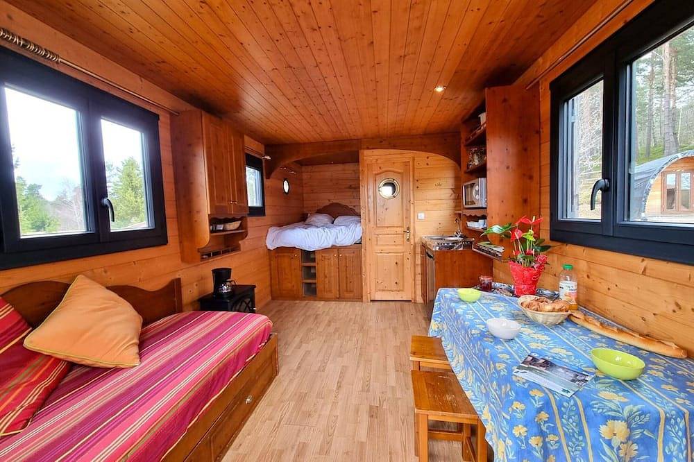 Appartement entier, Roulotte nature, animaux admis - 3 pers. in Usson-en-Forez, Montbrison