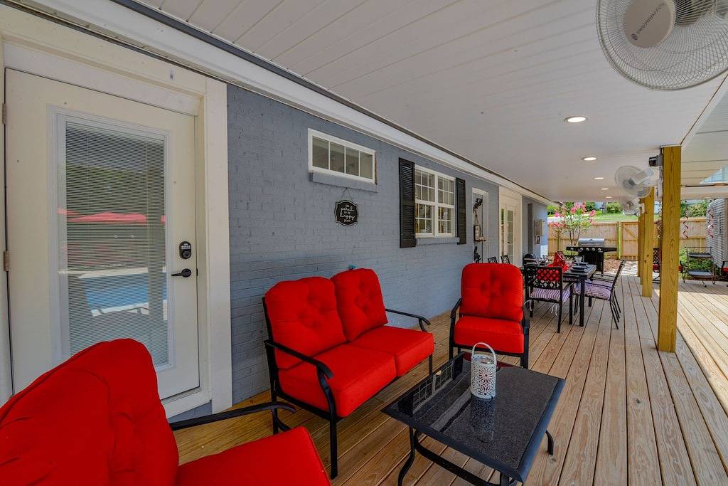 Bama Cottage-Newly renovated with pool, games, playground and more! in Tuscaloosa, Tuscaloosa County