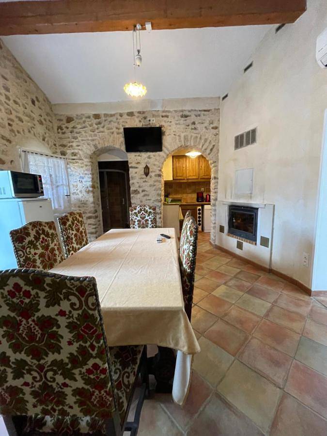 Chambre d’hôte pour 7 personnes, avec piscine ainsi que vue et terrasse dans l' Aude - 4