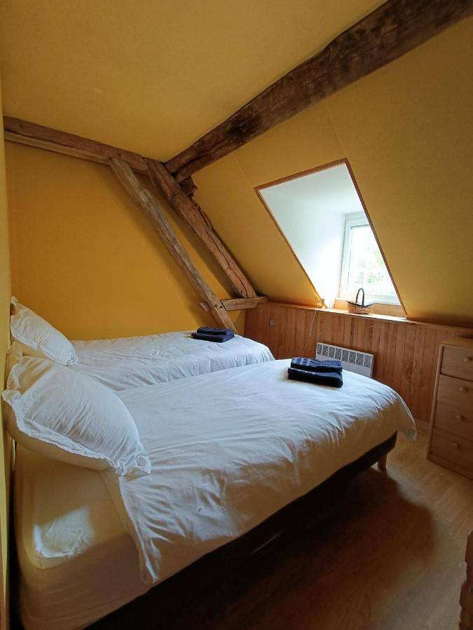 Location de vacances pour 4 personnes, avec jardin ainsi que vue sur le lac et vue dans Treigny-Perreuse-Sainte-Colombe - 2