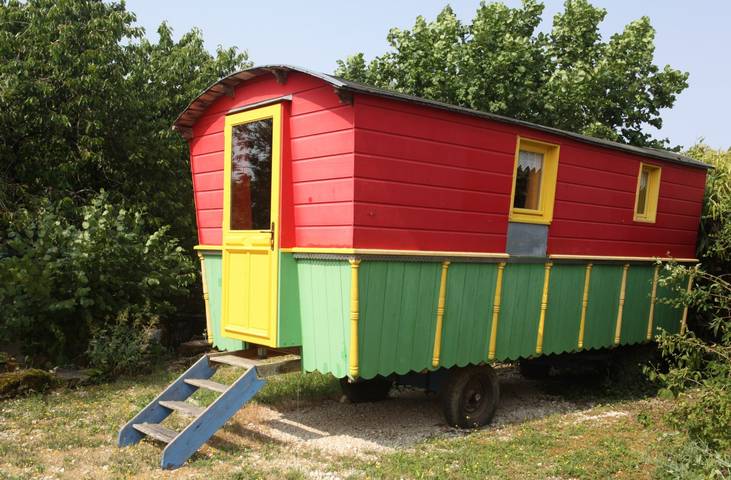 Location de vacances pour 2 personnes, avec Terrasse ainsi que Jardin et Piscine dans Charmes (Côte-d'Or)