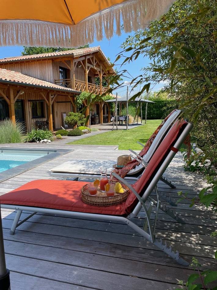 Location de vacances pour 2 personnes, avec Terrasse ainsi que Jardin et Piscine en Gironde