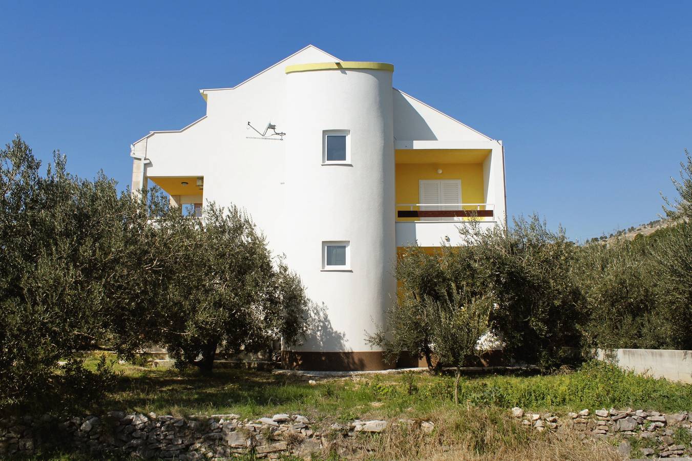 Ganze Wohnung, 1-Zimmer-Ferienwohnung mit Terrasse und Meerblick Duce (Omis) A-2778-b in Dugi Rat, Omis-Riviera