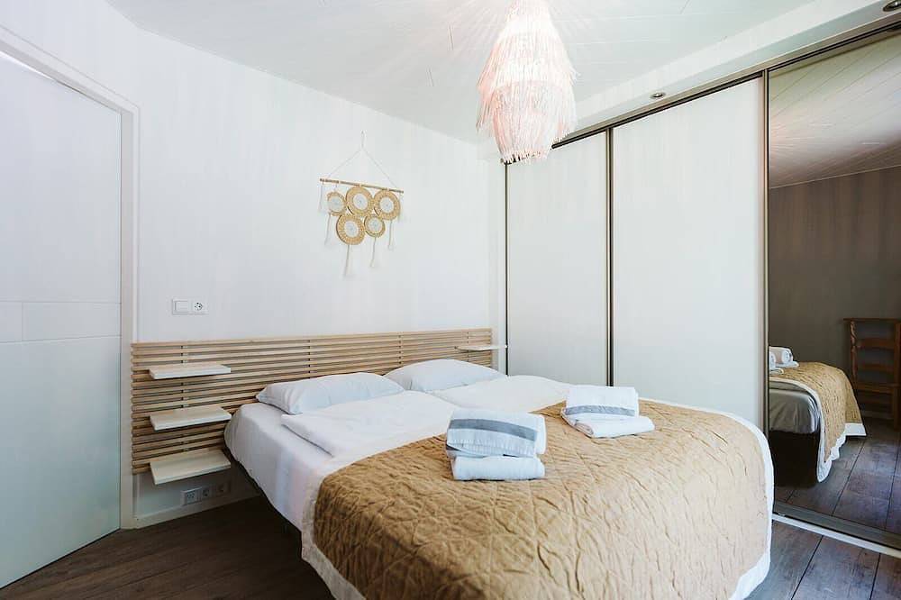 Luxuriöse 18-Personen-Ferienvilla mit Schwimmbad, Sauna, Spielplatz, Spielzimmer, Lounge-Set, Bbq und Pool-Haus mit Küche in Ouddorp, Goeree-Overflakkee