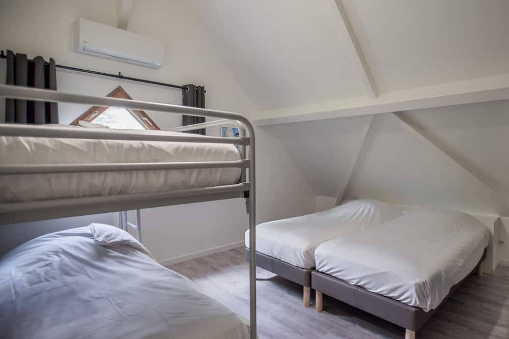 Modern huis op klein vakantiepark met zwembad in Lacapelle-Marival, Lot