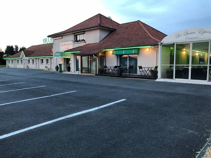 Hôtel pour 2 personnes, avec Terrasse ainsi que Jardin et Vue à Stenay