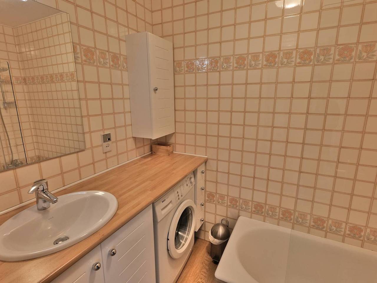 Entire apartment, Renovated T2 in Le Grand-Bornand with balcony, parking and terrace, 4 people, near village in Le Grand-Bornand, Annecy region