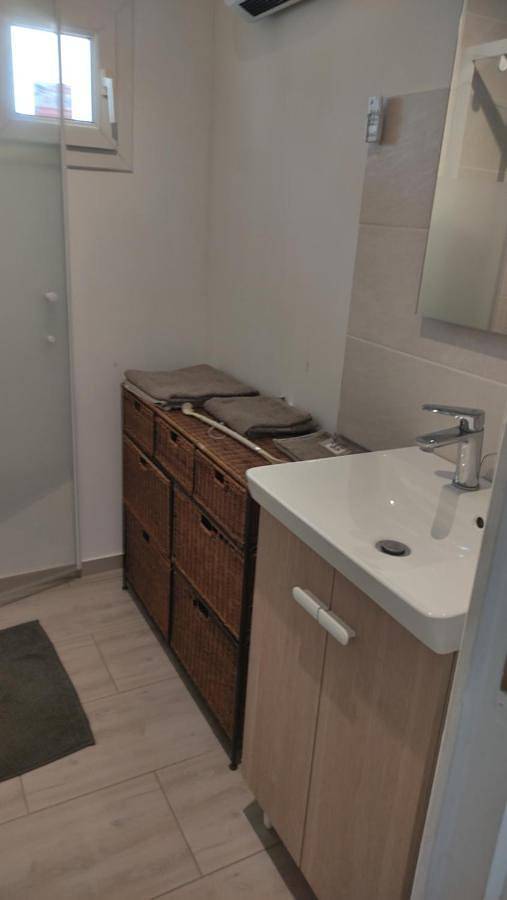 Gîte pour 2 personnes, avec vue et jardin à Cheval-Blanc - 2