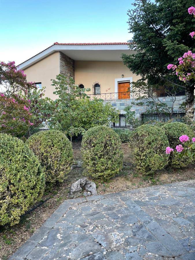 Chalet para 8 personas, con vistas además de balcón y jardín en Arcadia