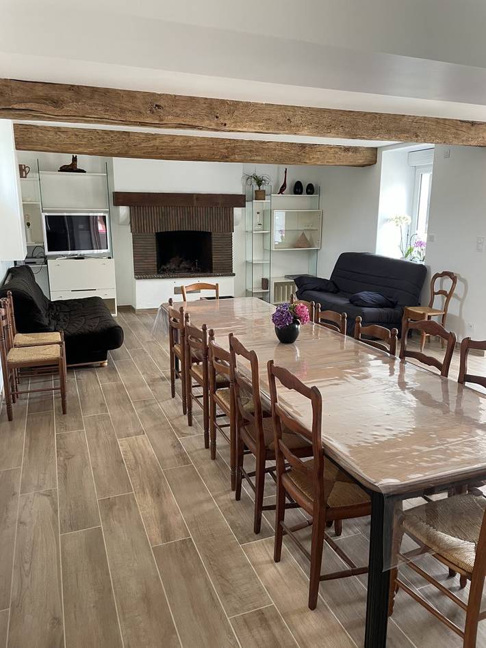 Gîte pour 12 personnes, avec terrasse et jardin à Aron