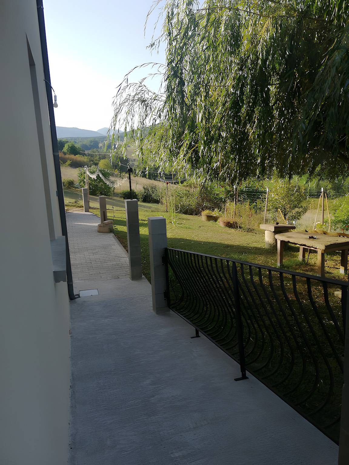Entire apartment, Apartment 'À La Campagne' with Mountain View, Private Terrace and Wi-Fi in Bourdeaux, Die region