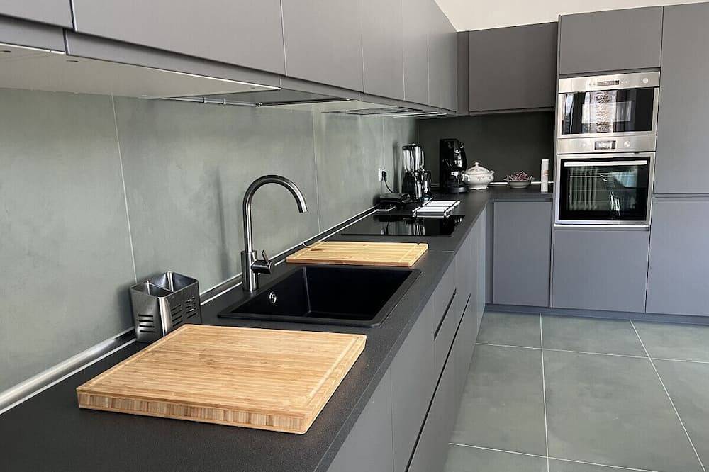 Entire apartment, Art House Downtown luxury stay in San Benedetto del Tronto, Riviera delle Palme