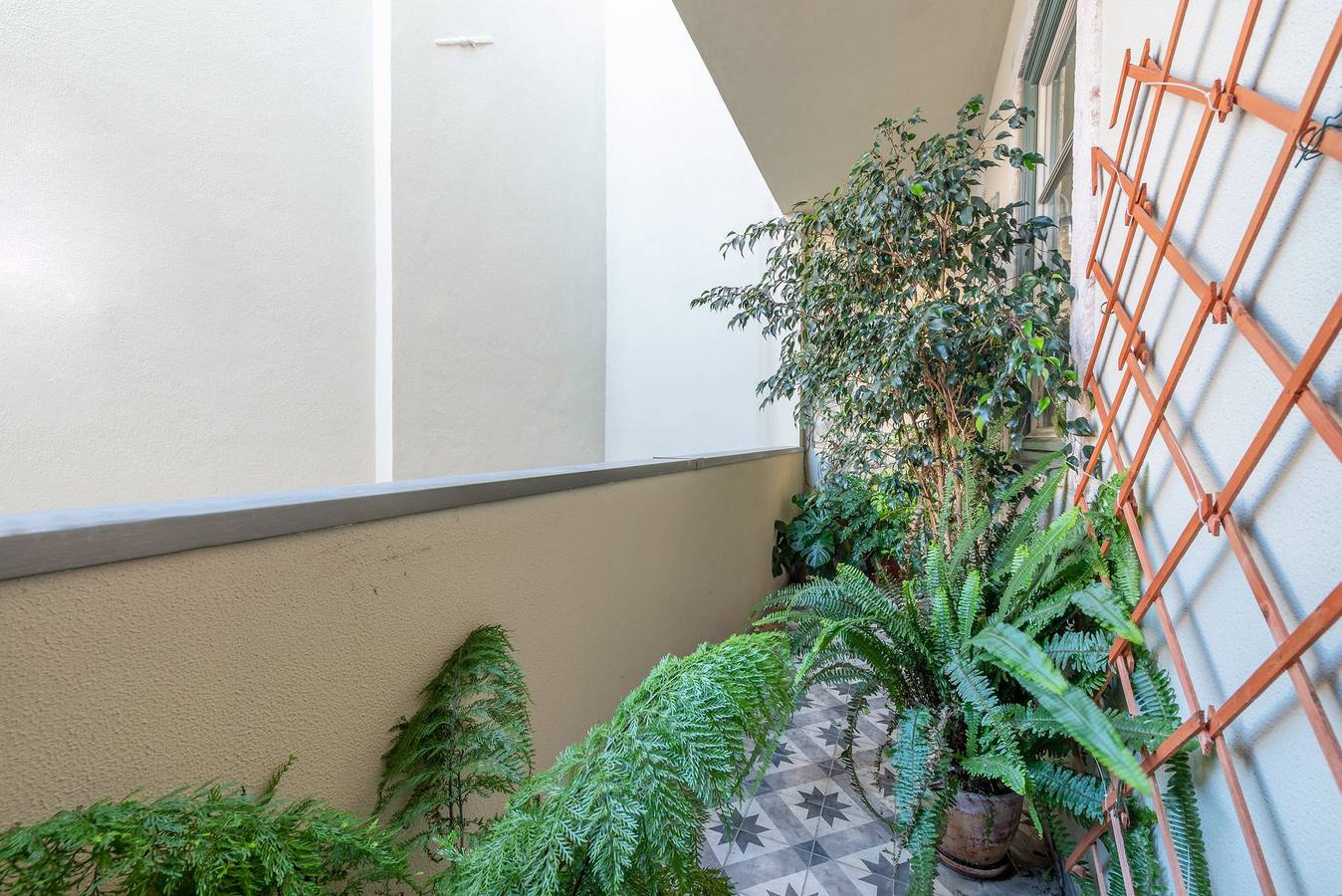 Geheel appartement, Vakantieappartement voor 4 personen met tuin in Lapa, Lissabon