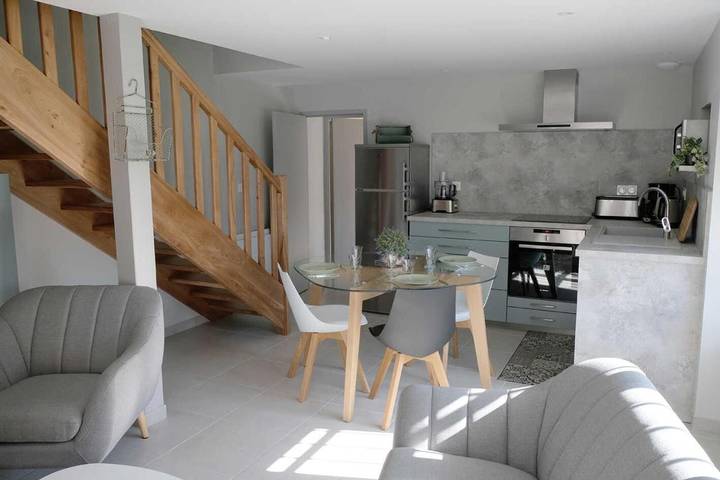 Location de vacances pour 3 personnes, avec jardin à Celle-Lévescault - 2