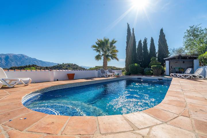 Casa rural para 7 personas, con vistas al lago y jardín, Se admiten mascotas en Viñuela - 2
