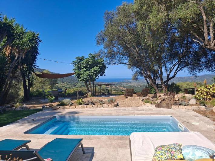 Chambre d’hôte pour 2 personnes, avec jardin ainsi que vue et piscine à Sollacaro