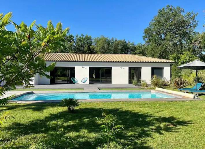 Cottage pour 8 personnes, avec piscine ainsi que vue et jardin dans Pouillé (Vienne)