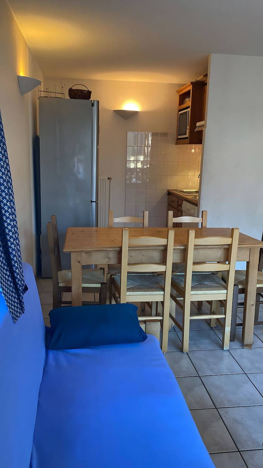 Apartamento entero, Apartamento «Le Ressoutan» con vistas a la montaña y balcón in Saint-Colomban-des-Villards, Región de Saint-Jean-de-Maurienne