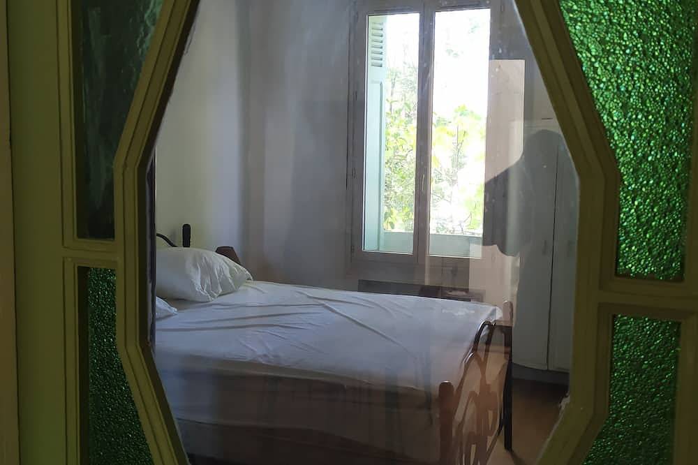 Ganze Wohnung, Ground floor charming \"arts déco\" house 2 bedrooms, living room, kitchen, large garden in Toulouse, Umgebung Toulouse