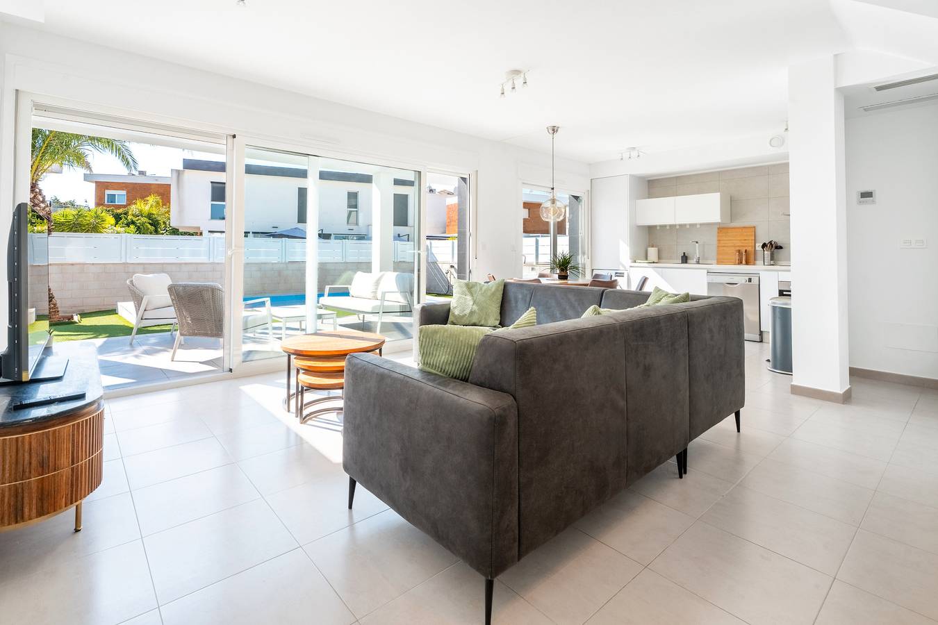 Villa 'Casa Bos Palm Tree with Pool' con piscina privada, Wi-Fi y aire acondicionado in Santa Pola, Costa Blanca