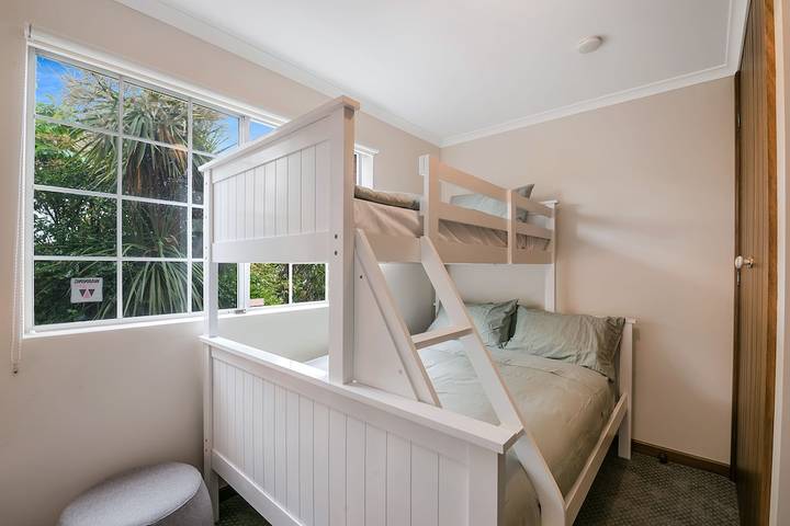 Holiday home for 16 people, with garden in Hobart