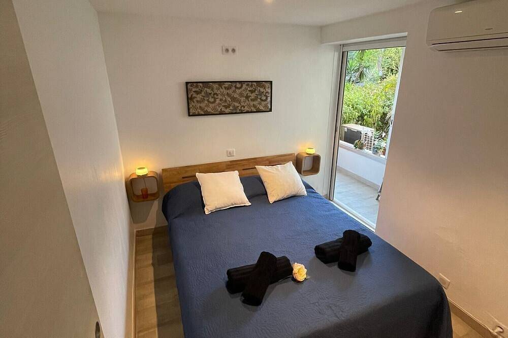 Ganze Wohnung, 3 Zimmer Ferienwohnung  mit Meerblick,  Pool und  grosser, privater Terrasse in Cannes La Bocca, Cannes