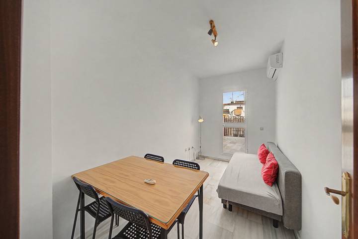 Entire apartment, Apartment 'Macarena Seville Premium Suites' with Private Terrace and Air Conditioning in Casco Antiguo, Sevilla
