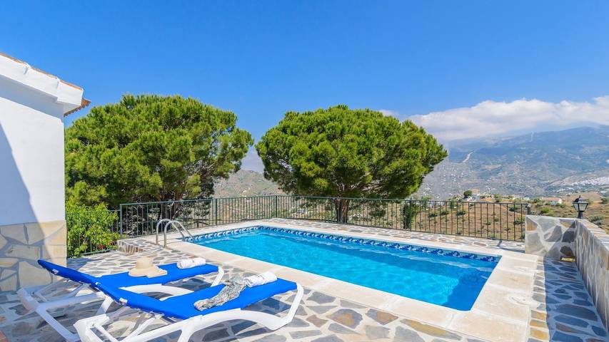 Villa voor 6 personen, met Balkon/Terras en Zwembad in Cómpeta