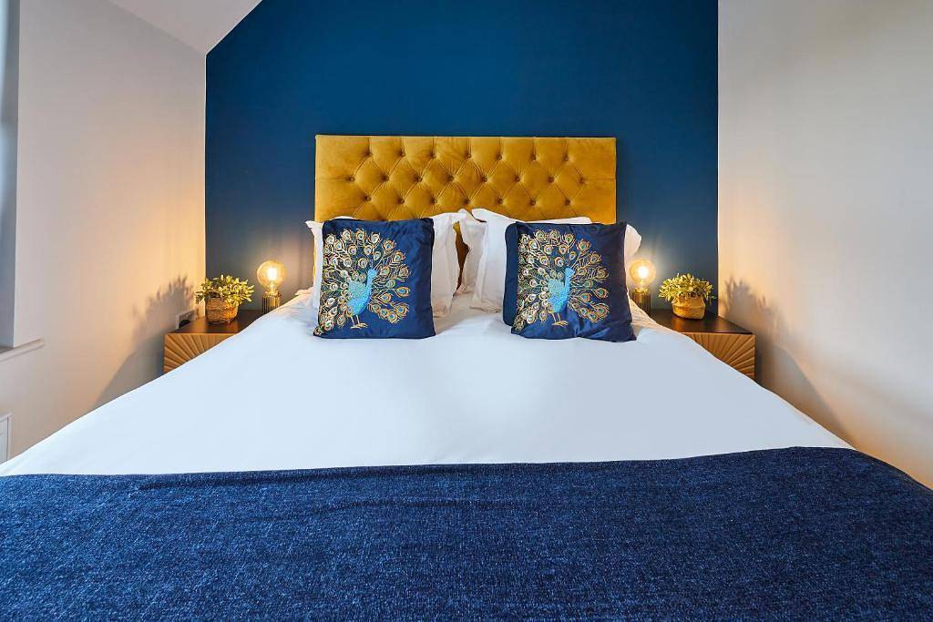 Entire holiday apartment, Hermitage Court Apartment - Sleeps 6 in Oadby and Wigston, Heart of England