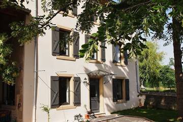 Gîte pour 4 personnes, avec jardin et balcon à Chanos-Curson
