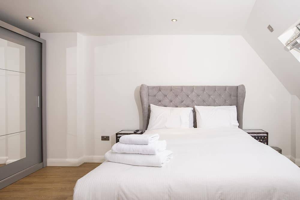 Entire apartment, Bright 2 Bed Flat in the heart of Old Town Swindon in Swindon, North Wessex Downs