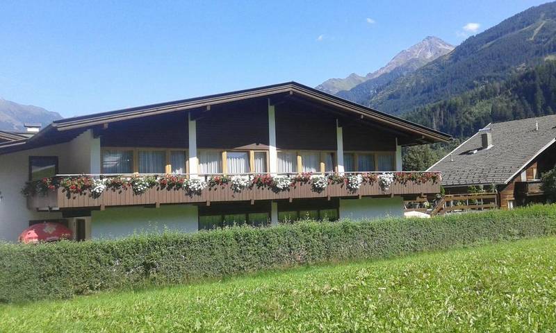 BnB für 2 Personen, mit Balkon und Terrasse sowie Garten und Ausblick in Finkenberg