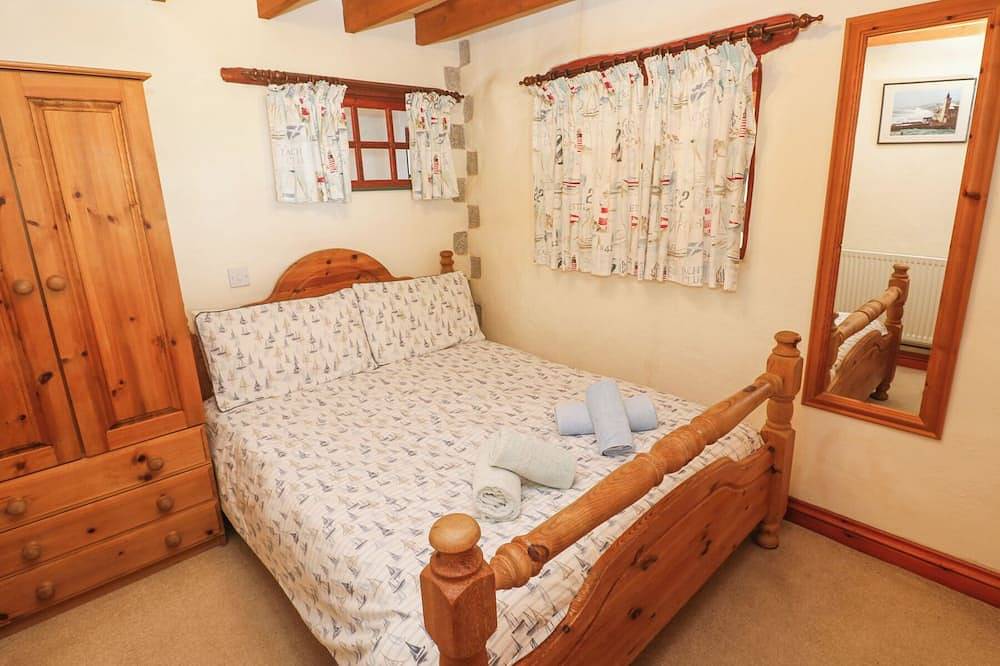 Carolyns Cottage, pet friendly, country holiday cottage in Praa Sands in Praa Sands, Cornwall