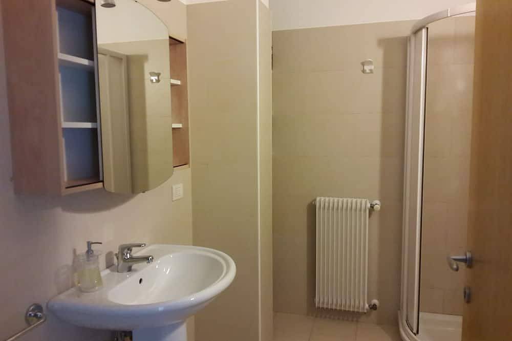 Ganze Wohnung, In der Mitte. Wohnung mit Garten und Terrasse nur wenige Meter vom Strand entfernt in Settimo Cielo, Grado