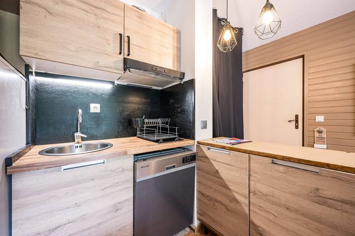 Apartamento entero, Apartamento 'Spa Fleures D'Orelle' con vistas a la montaña, terraza privada y Wi-Fi in Orelle, Massif de la Vanoise